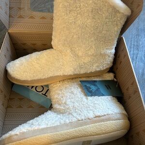 TOMS Natural Faux Shearling Boots